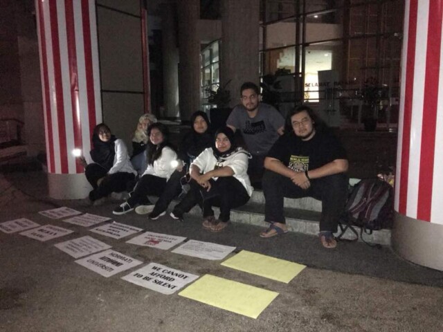 Azura alongside others sitting in front of the Ministry of Education Building protesting the appointment of Maszlee Malik as president of the International Islamic University Malaysia (IIUM).