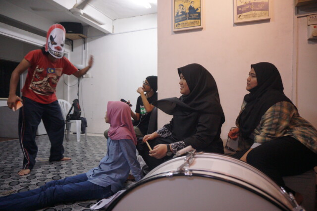 Azura and members of Malaysia Muda rehearsing for street theatre at Kelab Bangsar Utama